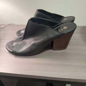 🖤 Studio Isola Black Leather Peep-Toe Mules — Size 9